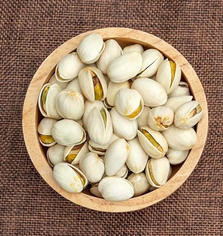 What are the signs of spoiled pistachios