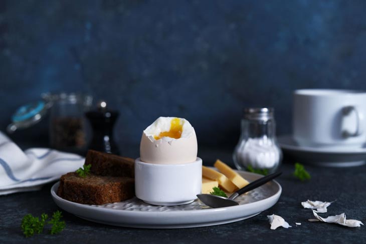 how to peel soft boiled eggs