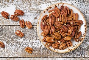 Top 5 Pecan Substitutes To Use in Baking