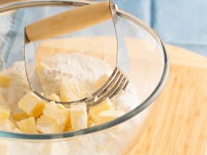 6 Best Pastry Blender Substitutes