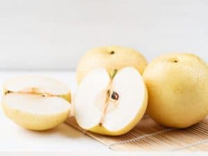 8 Alternatives That Can Use as an Asian Pear Substitute