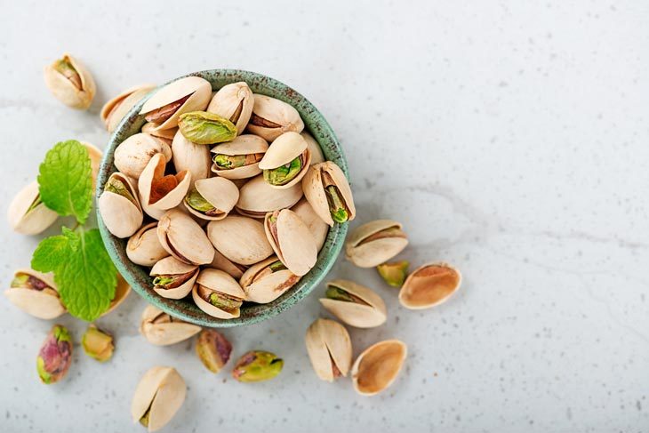 what does pistachio taste like