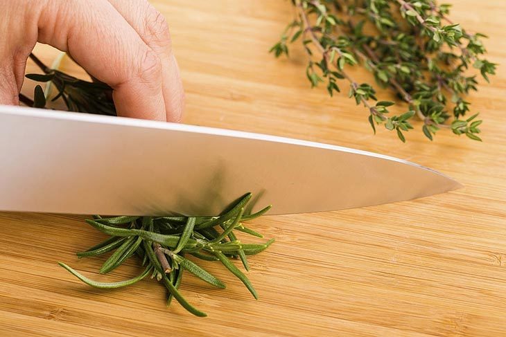 How To Chop Thyme