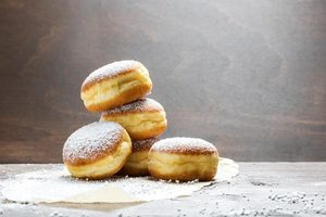 How To Reheat Donuts (5 Ways)