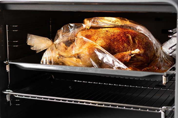 Oven Bag Substitute – 4 Best Things Will Make You Surprised