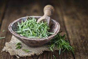 7 Excellent Rosemary Substitutes