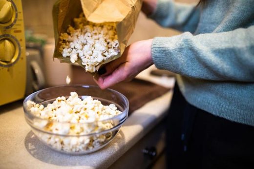 How To Reheat Popcorn 4 Best Ways To Revive Stale Popcorn   Best Ways To Reheat Popcorn 520x346 