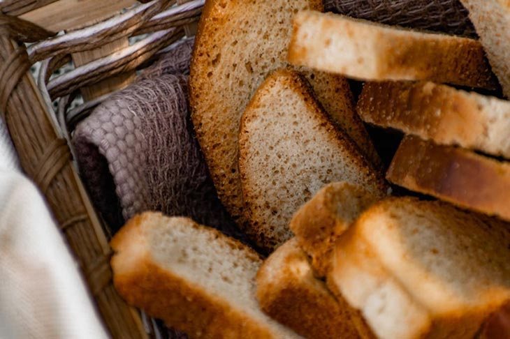 What happens if you eat old bread
