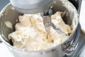 How To Thicken Buttercream Frosting? 5 Easy Ways!